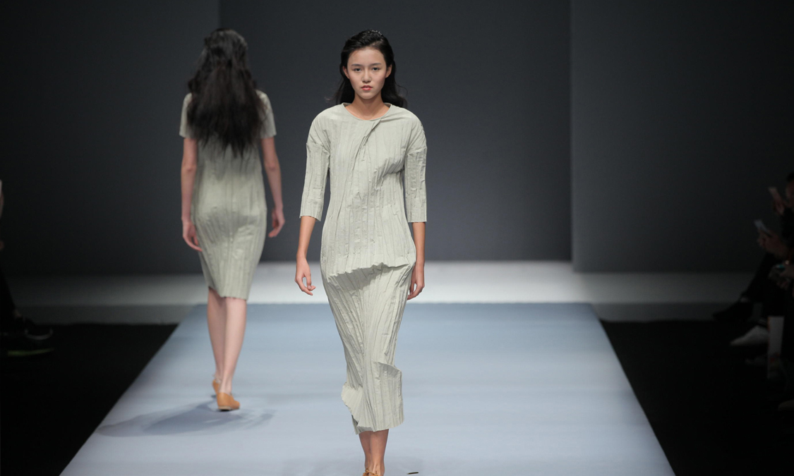 跟著專業(yè)超模一起來學(xué)走路吧！_上海禮儀公司_上海模特經(jīng)紀(jì)公司